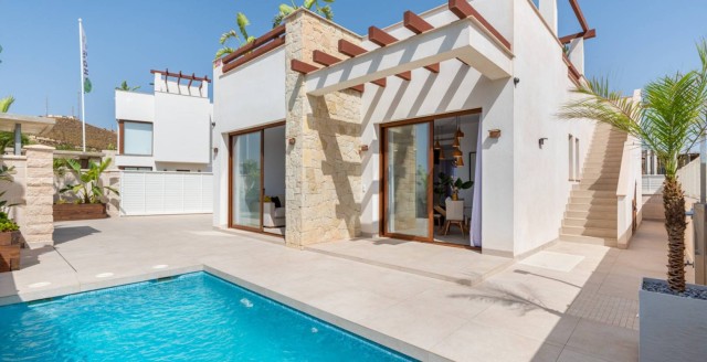 SUPER AANRADER Vrijstaande Villas met grondstuk van 248-tot 303 m2 met privé zwembad gelegen slechts 200 meter van het strand met panoramisch uitzicht en zeezicht  Vera, Costa Almeria , Spanje te koop.