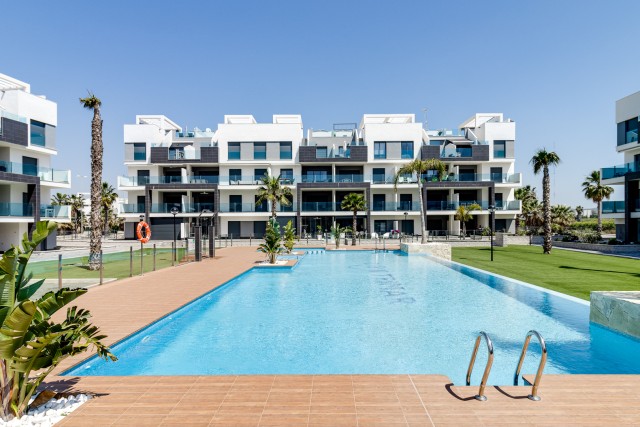 Appartementen dicht bij zee met meerzicht en met groot terras met 2 of 3 slaapkamers, Oasis beach XV in El Raso, Guardamar del Segura, Costa Blanca, Spanje