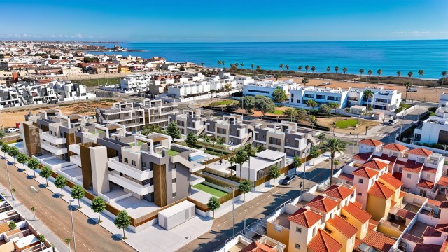 Mooie maisonnettes met 3 slaapkamers 150 meter van het strand er zijn enkele woningen met zeezicht in Torre De La Horadada, Costa Blanca Zuid, Spanje.