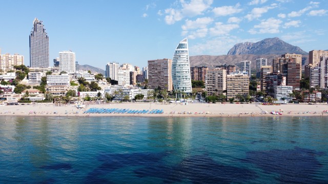 Investeerders opgelet EERSTE LIJN STRAND LUXE APPARTEMENT in Benidorm, Alicante Valencia te koop