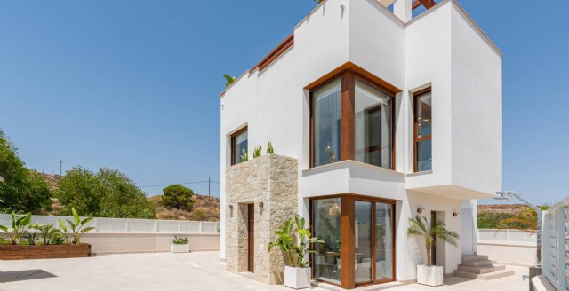 Gelijk opleverbaar SUPER AANRADER Vrijstaande Villas met grondstuk van 230-tot 353 m2 met privé zwembad gelegen slechts 200 meter van het strand met zeezicht  Vera, Costa Almeria , Spanje te koop