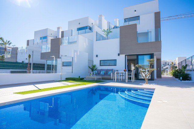 Villas bij de lagune La Mata in Guardamar del Segura met privé zwembad en een onovertroffen locatie dicht bij alles, Costa Blanca zuid Spanje te koop