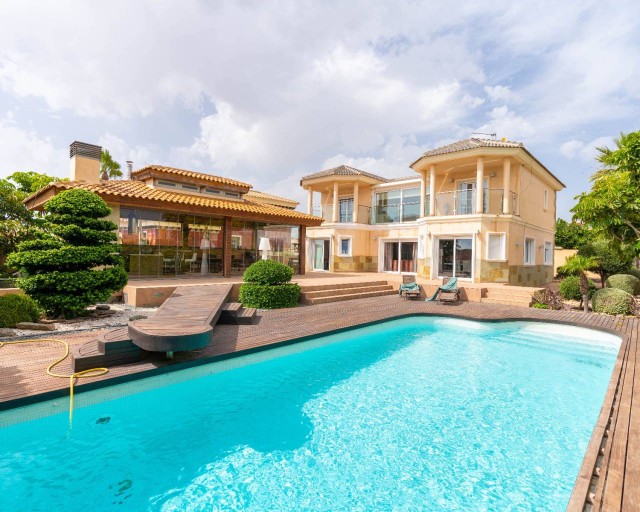 Exclusieve luxe villa met zwembad, jacuzzi en sauna, op slechts 1 km van het strand, Aguas Nuevas, Torrevieja, Costa Blanca Zuid, Alicante, Spanje.