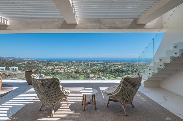 Costa del Sol Schitterend penthouse met 3 slaapkamers, privézwembad en panoramisch uitzicht op zee in Benahavis, Malaga Spanje te koop
