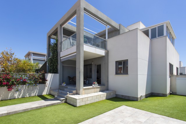 Quad hoekhuis in Aguas Nuevas, Torrevieja 800 meter van het strand, Costa Blanca Zuid, Spanje te koop