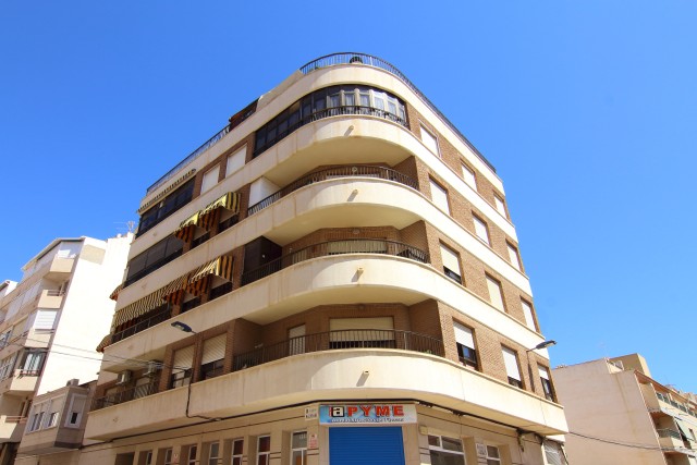 RUIM APPARTEMENT IN CALLE MALDONADO, TORREVIEJA CENTRO, Costa Blanca Zuid, Spanjue te koop