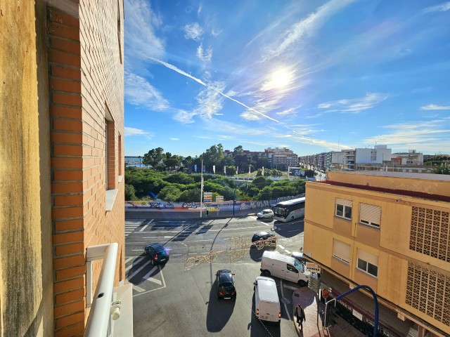 BARGAIN Exclusief appartement van 200 m² met zeezicht in het centrum van Torrevieja